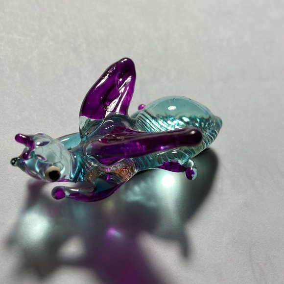 Vintage glass flying insect pin/brooch - Picture 10 of 14